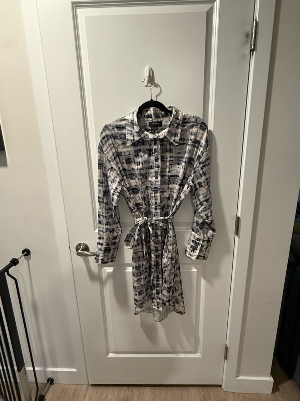 Banana Republic Long Sleeve Shirt Dress in White and Navy Abstract Print